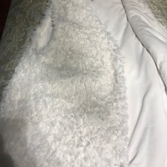 Canda furry white vest - Picture 4 of 4
